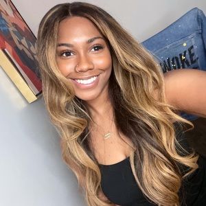 Meet your Posher, Maura